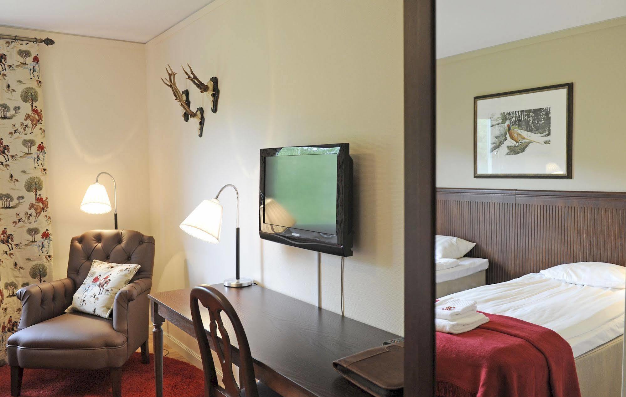 Oester Malma Hotel Marieberg  Extérieur photo